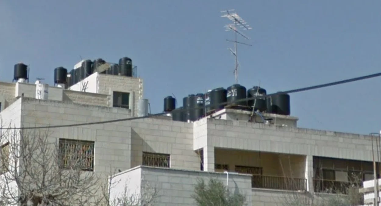 拉姆安拉房屋黑色水箱