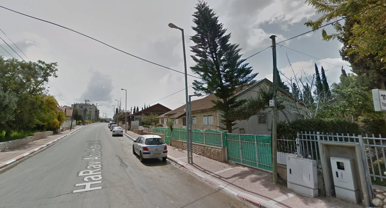 內蒂沃特高低角狀金屬燈柱