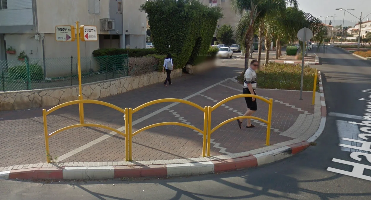 基里亞特莫茨金黃色圍欄