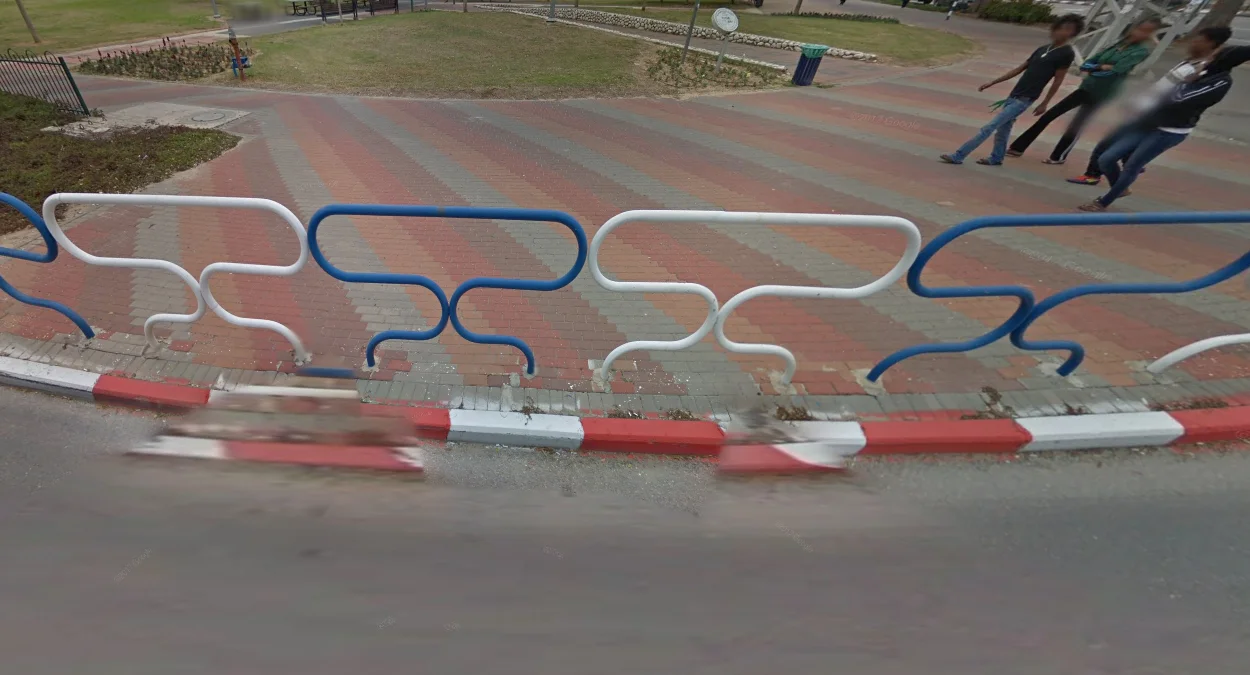 阿什杜德藍白色圍欄