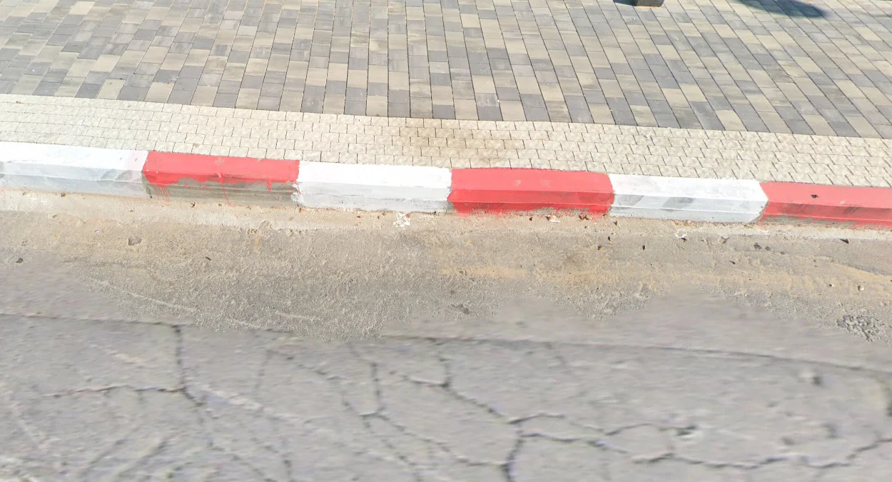 紅白條紋路緣石