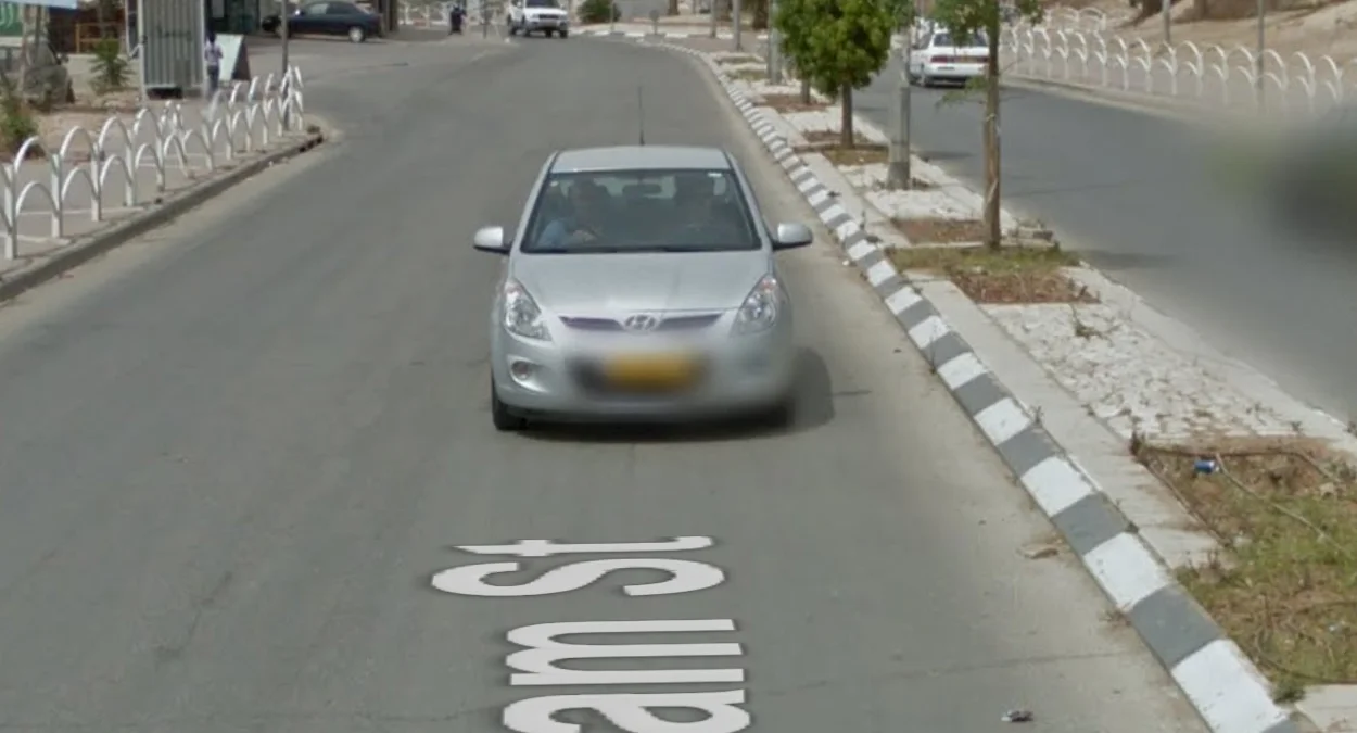 拉哈特灰色現代隨行車