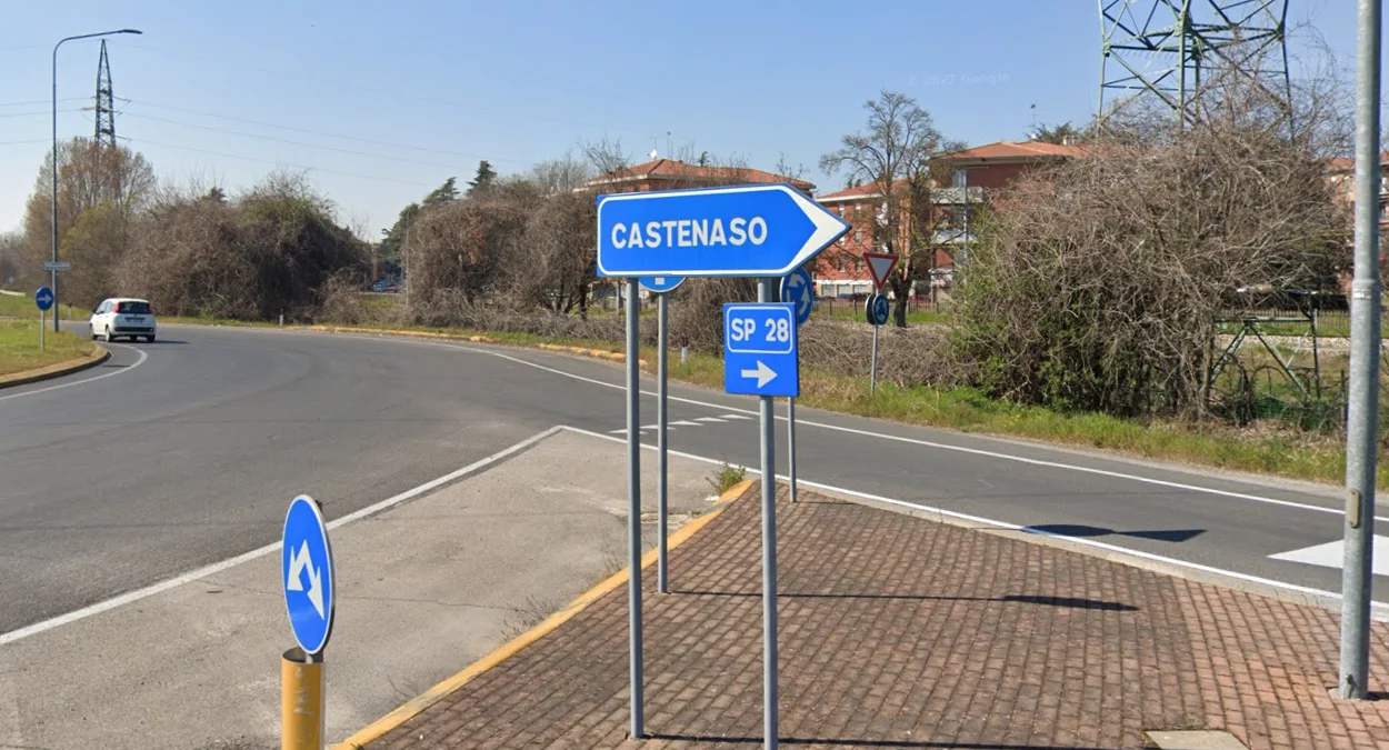 藍色方向標誌與白箭頭