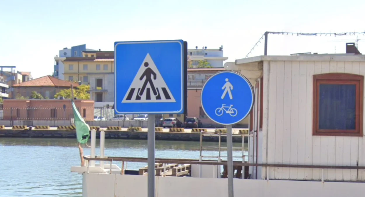 五條紋行人標誌