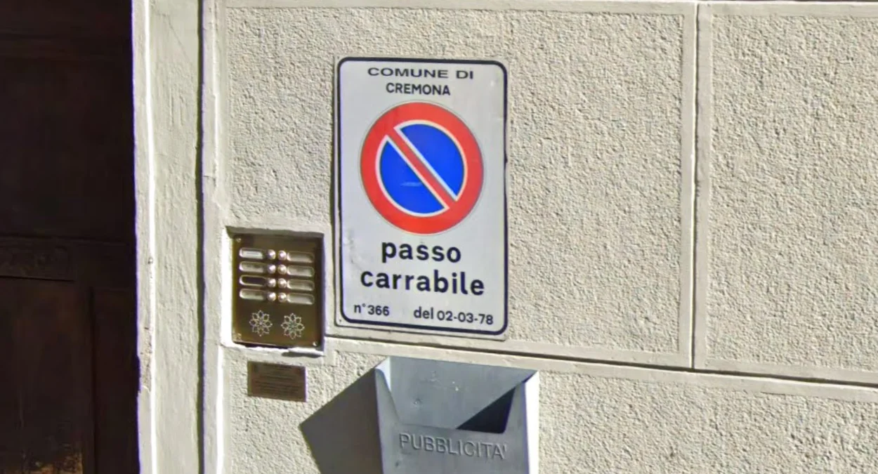 「passo carrabile」禁止停車標誌