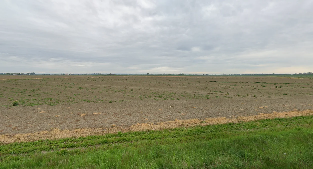 波河平原的平坦與霧霾