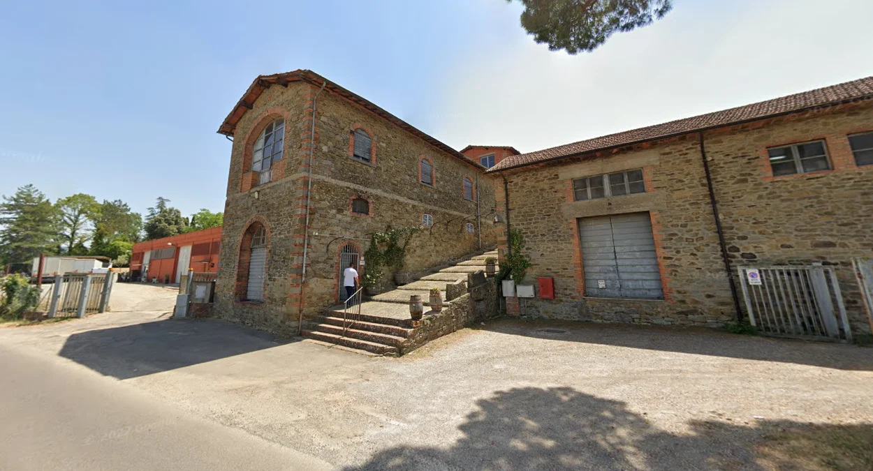 托斯卡尼棕灰磚建築