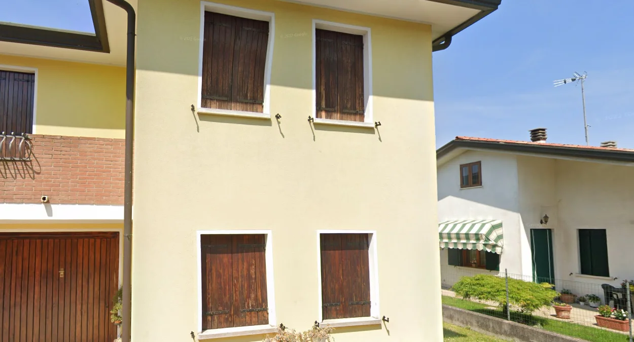 東北部實心木製百葉窗