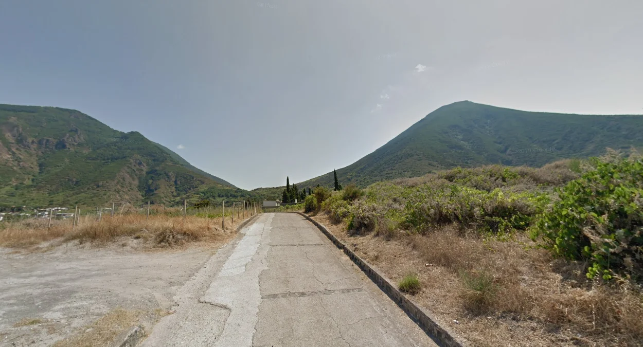 薩利納島雙子火山