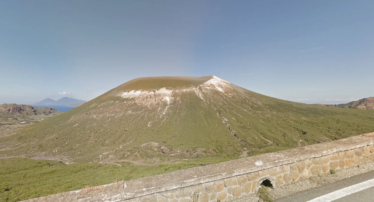 武爾卡諾火山白色泥土條紋