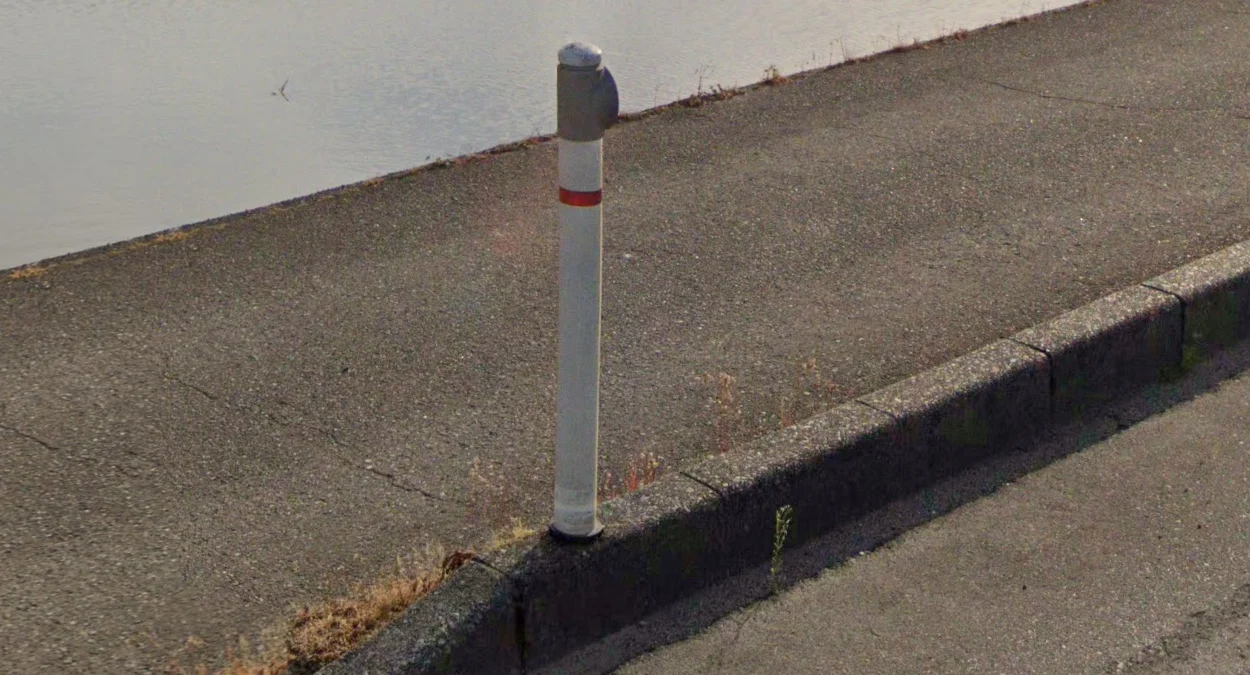 富山單反射器可伸縮紅條護柱