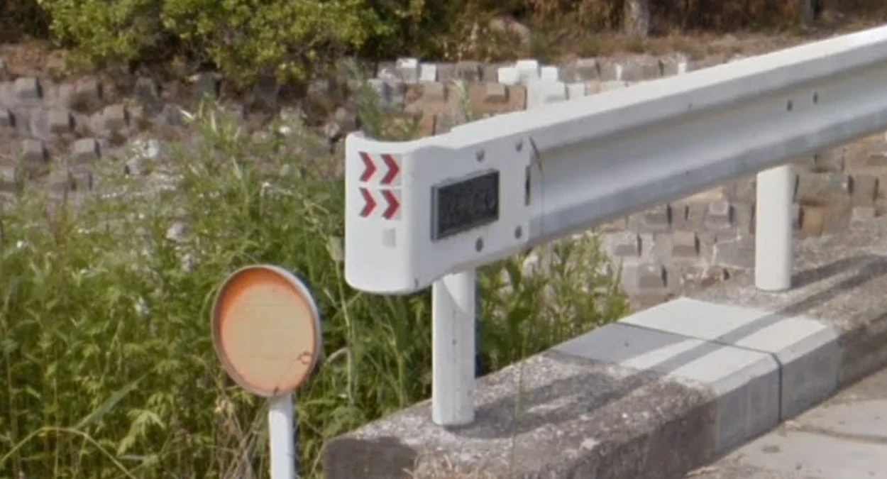 北海道V形或橙色護欄貼紙