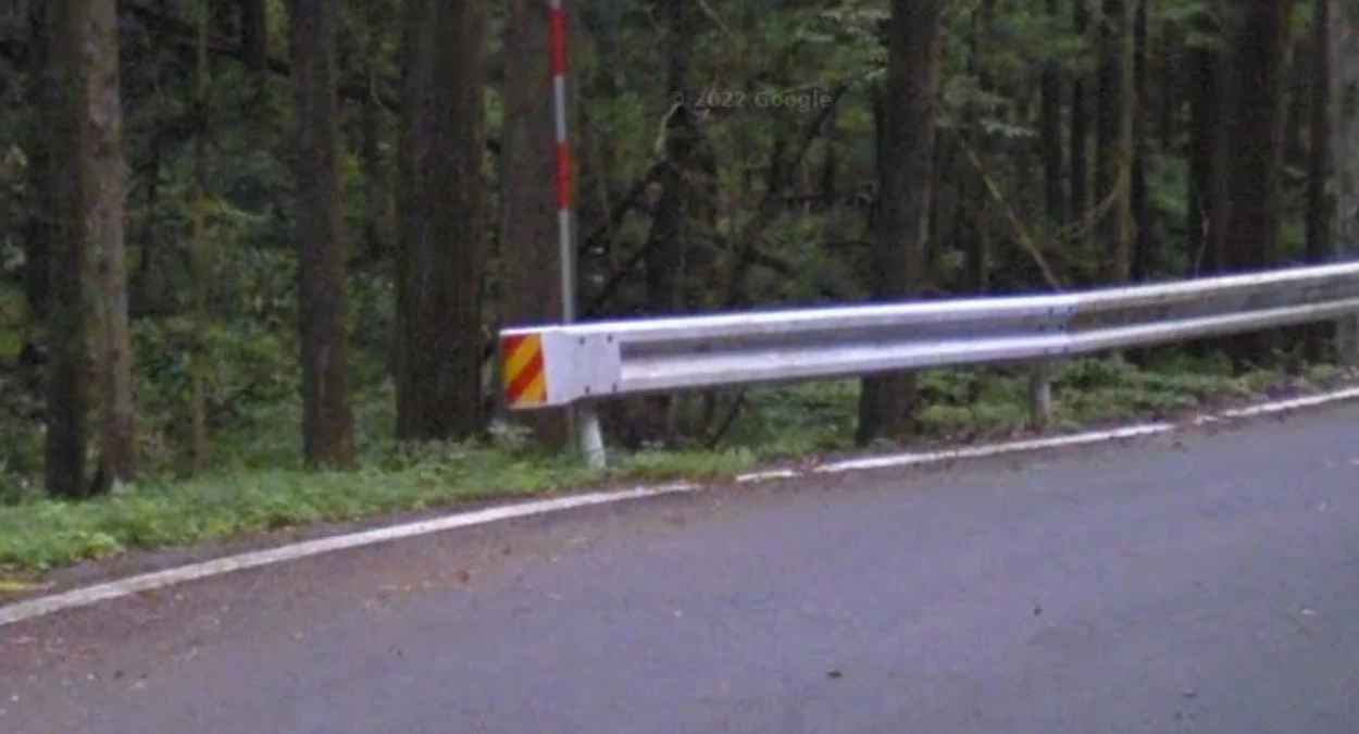 中國地區紅黃條紋護欄末端