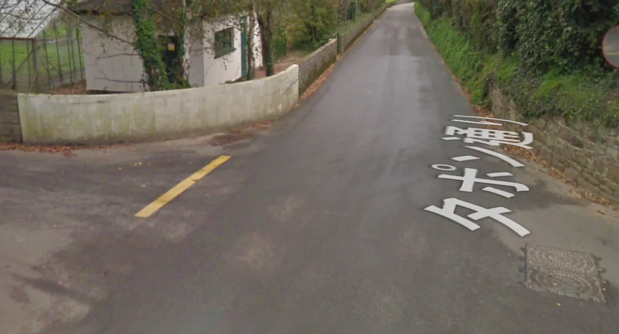 交叉路口黃色讓路線