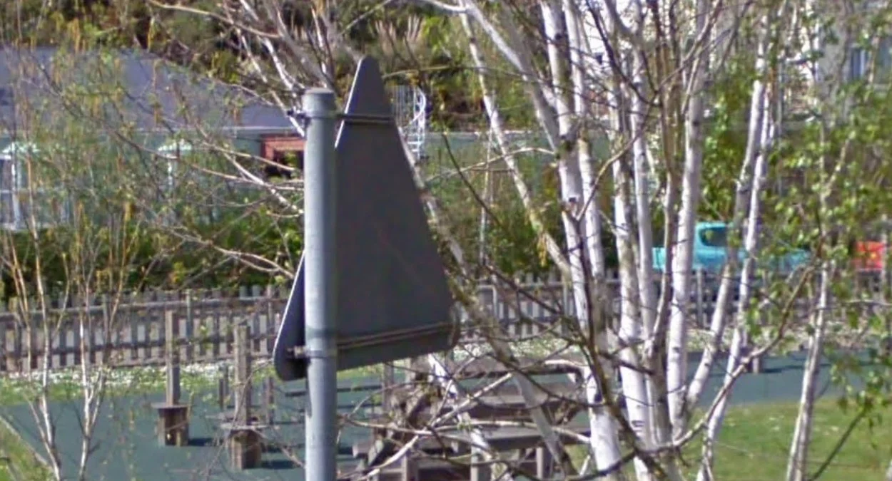 不對稱附著路標