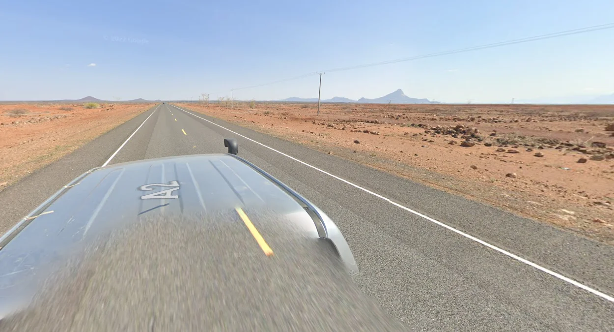 A2公路遠處山脈