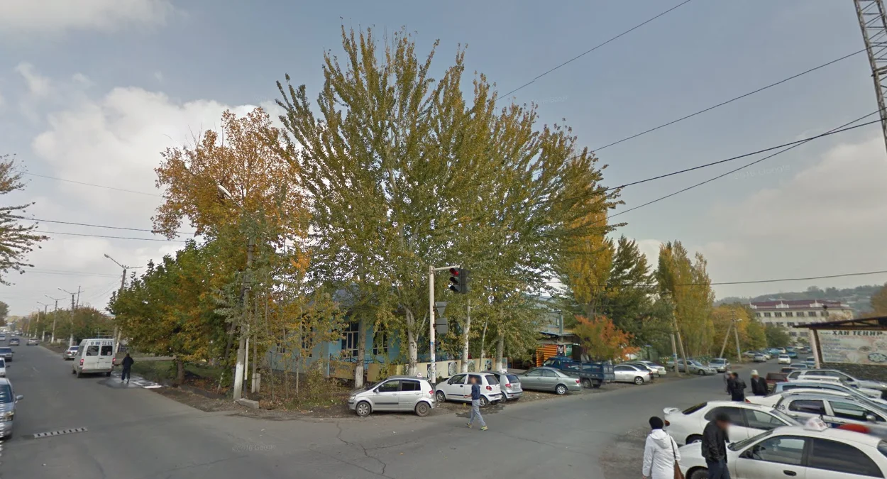 奧什：樹木仍有綠葉