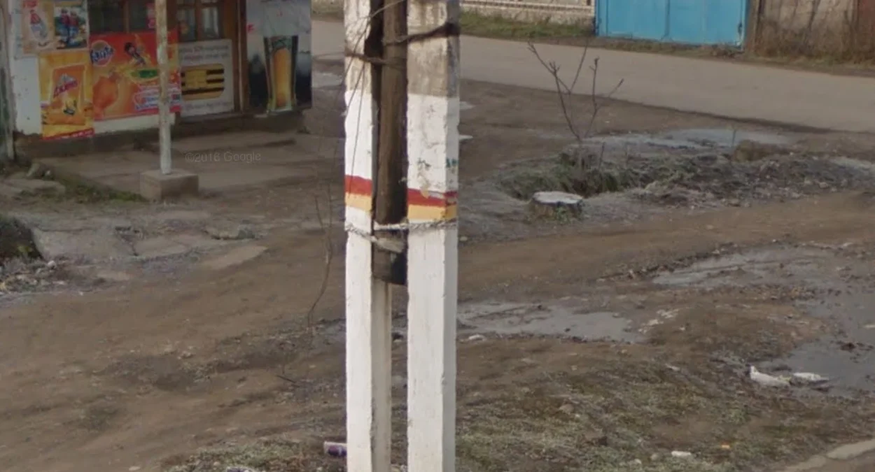 塔拉斯：紅白黃條紋電線桿