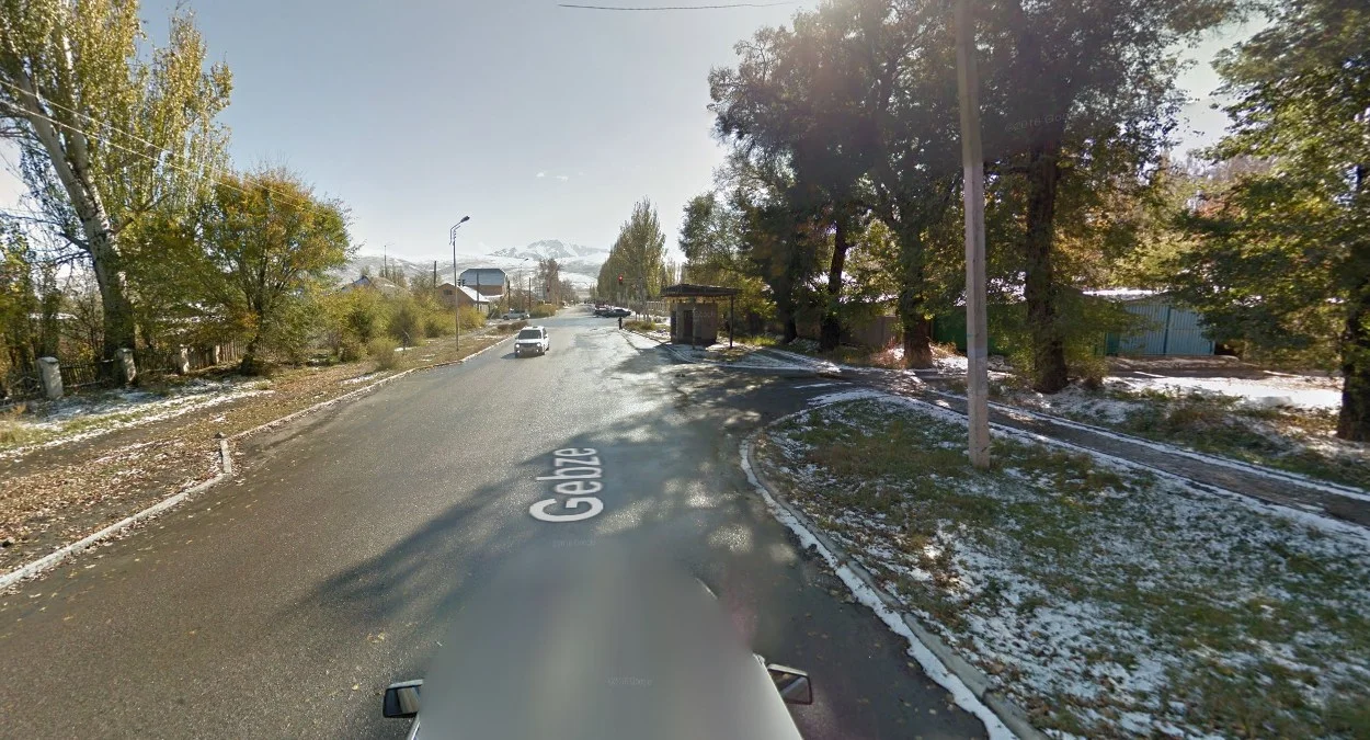 卡拉科爾：陽光普照的雪山城市