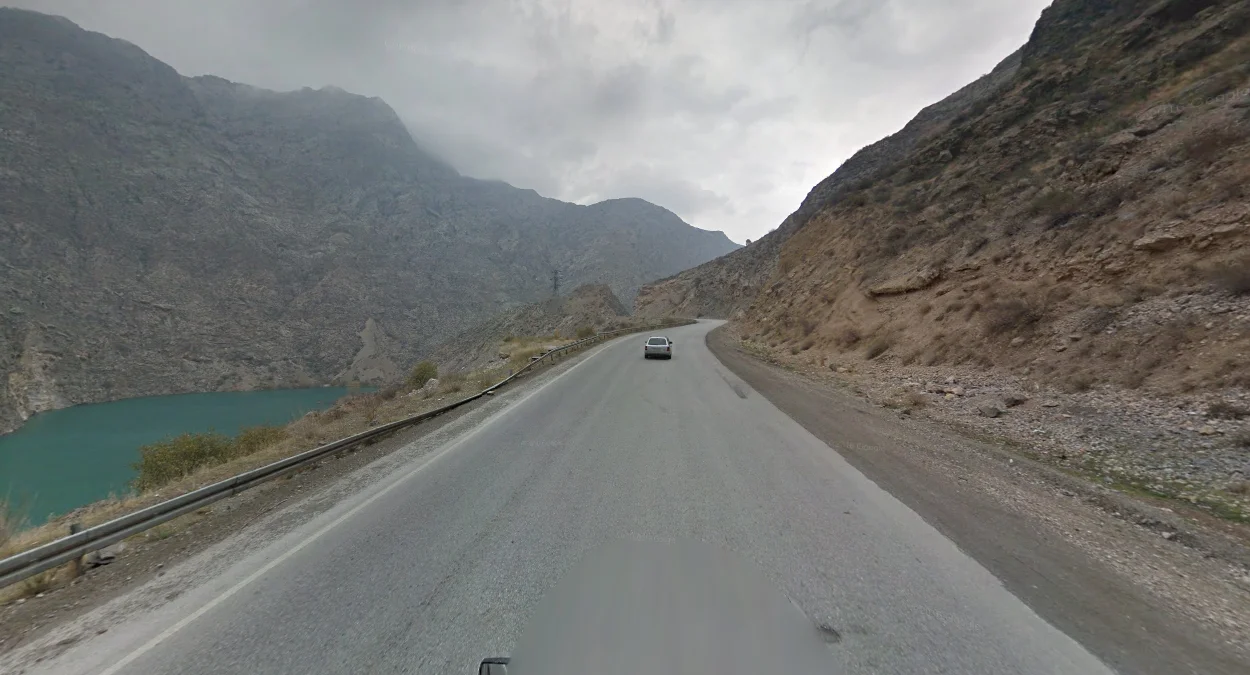 兩側山脈夾峙的河谷