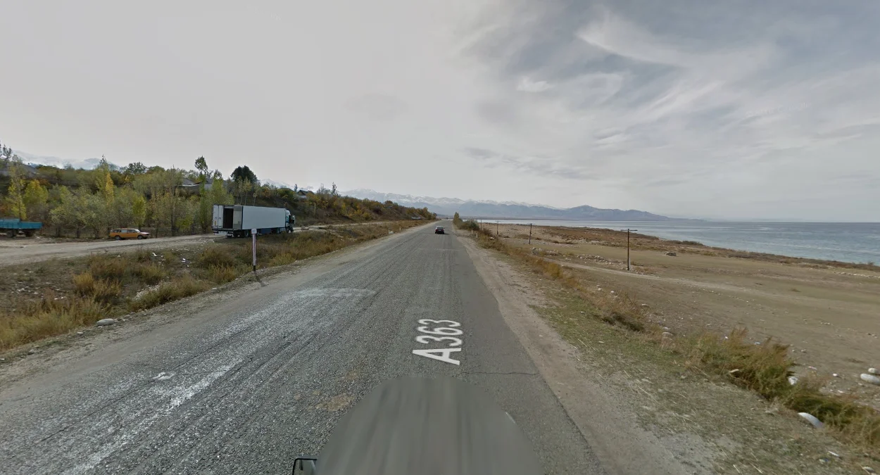 伊塞克湖與天山山脈