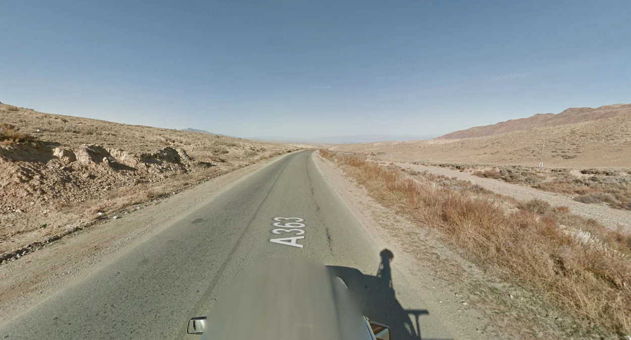 路邊沙地與南北山丘