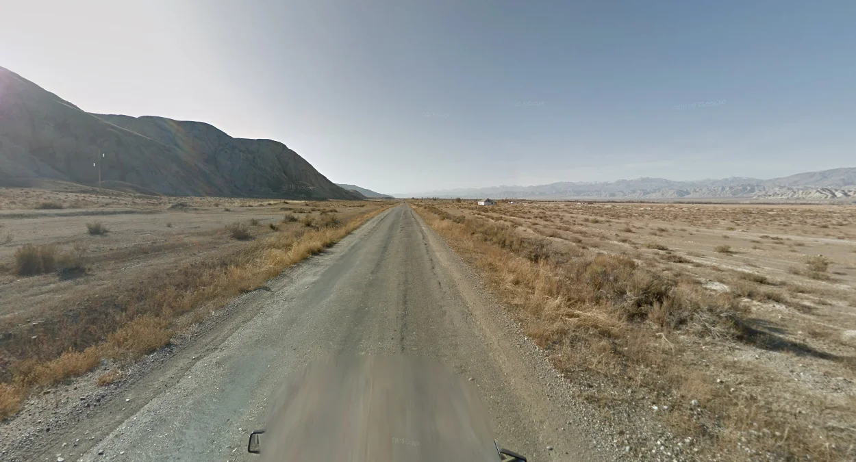 納倫以西：乾燥山谷與平原