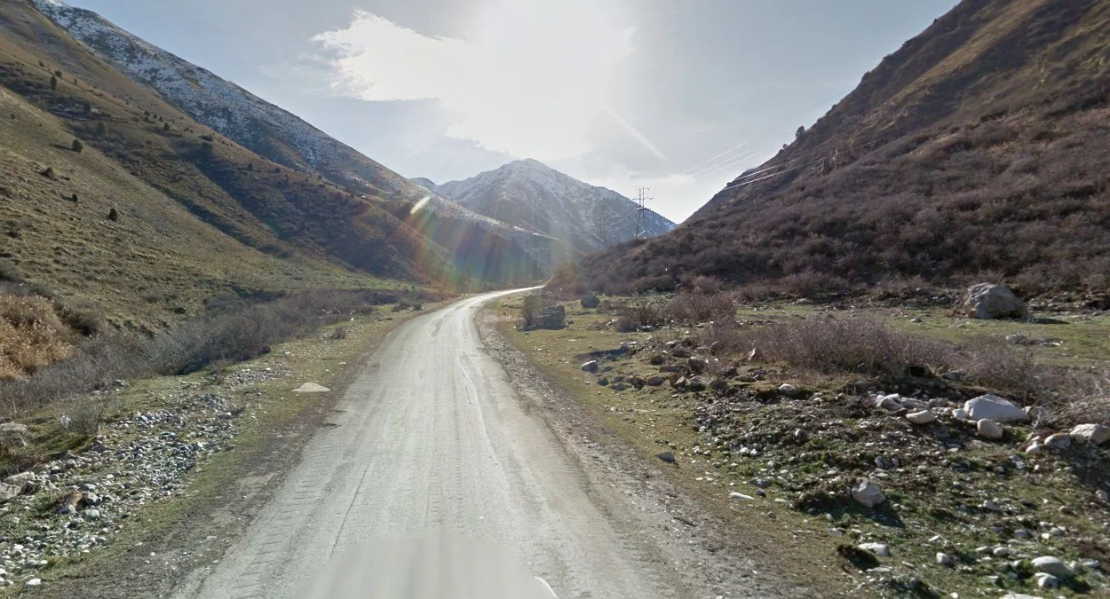 瓊庫爾恰克以東的岩石山谷