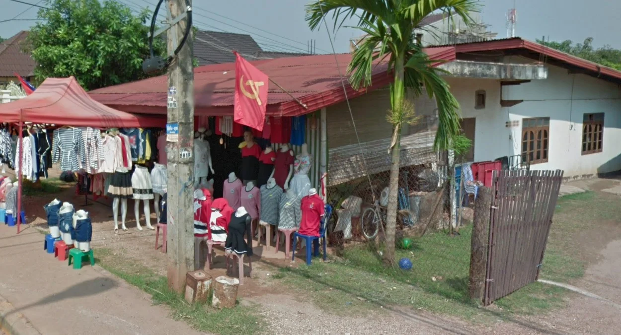 寮國的紅色錘子鐮刀旗