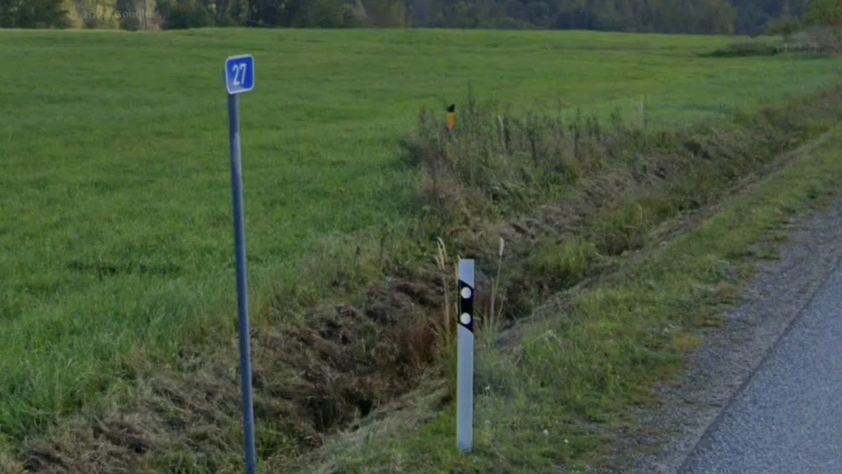 平行道路的公里標誌