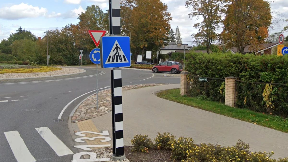 五條紋行人標誌