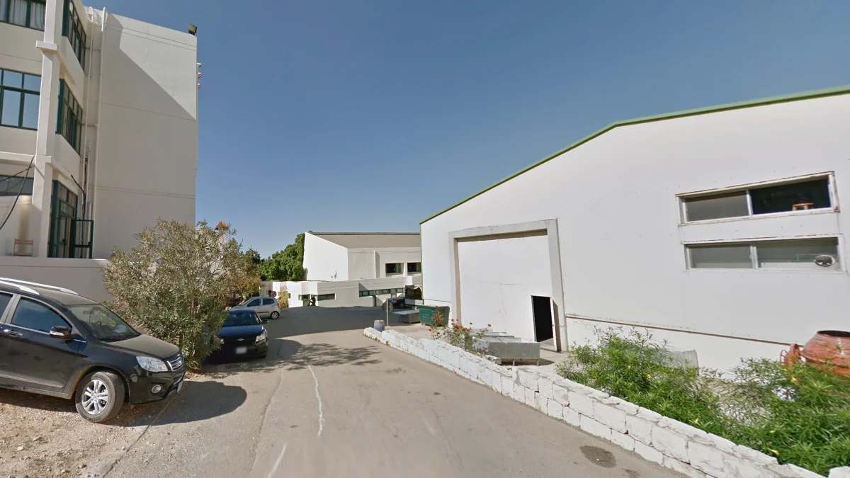 巴拉曼德大學白色建築