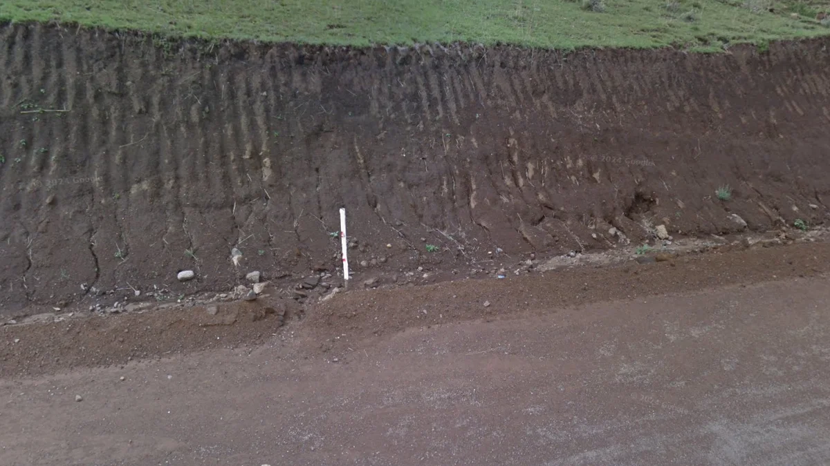 A5路段臨時護柱