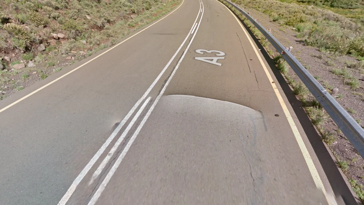 獨特三重中間線