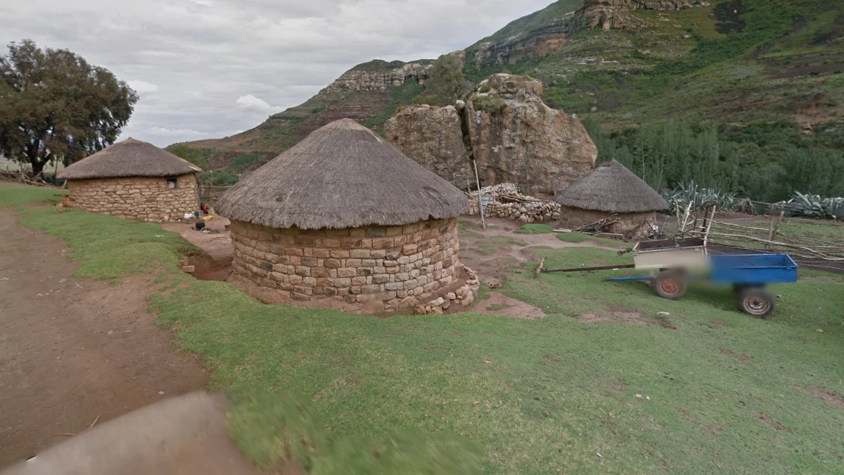 傳統圓形茅草屋