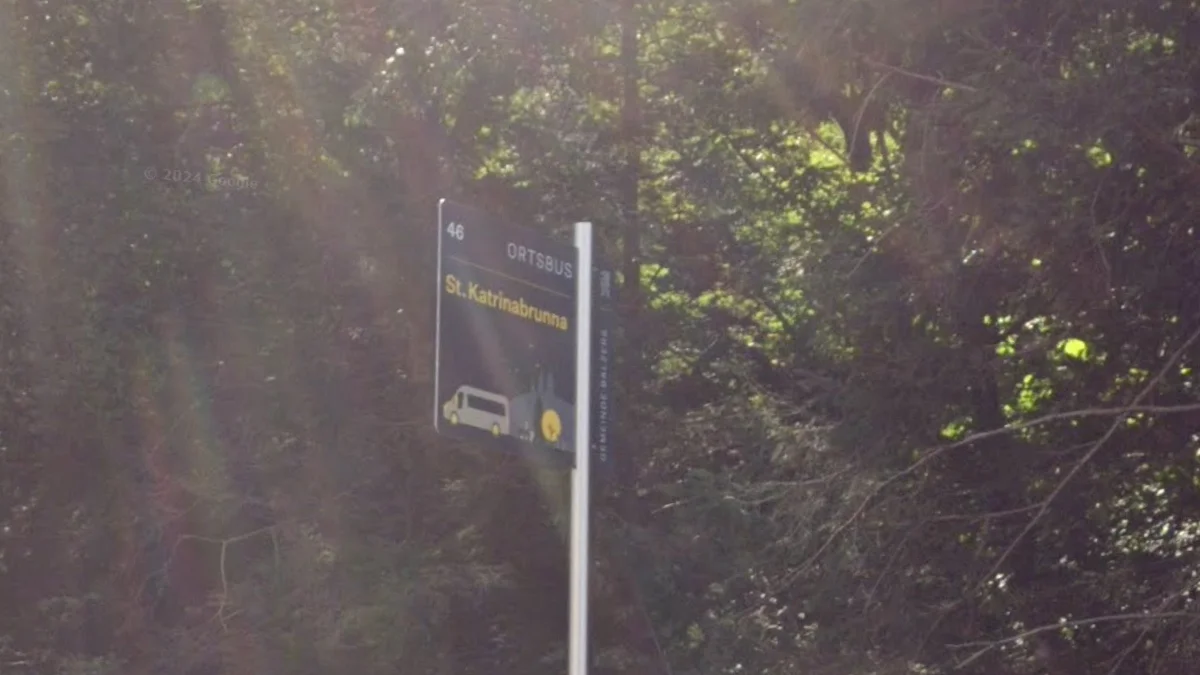 巴爾策斯黑色公車站牌