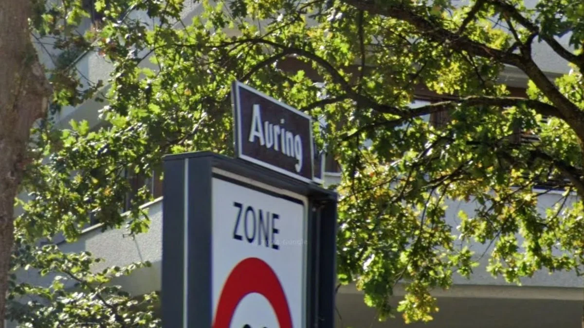 德式字體棕色路標