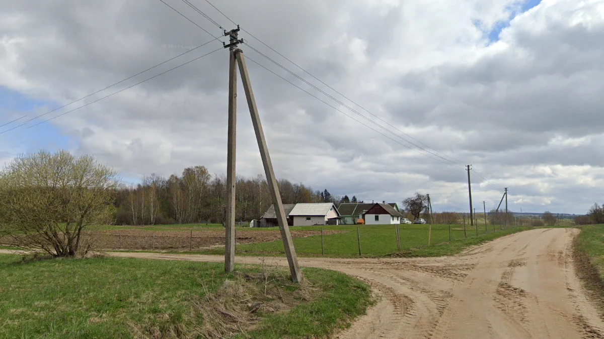 斜向支撐樑電線桿