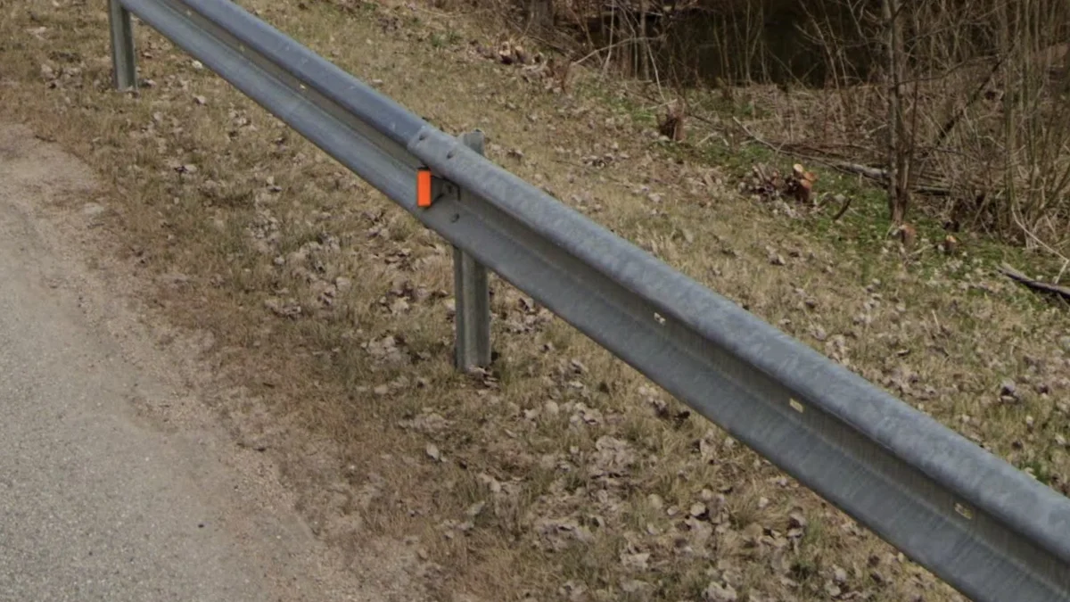 橙色反光板護欄