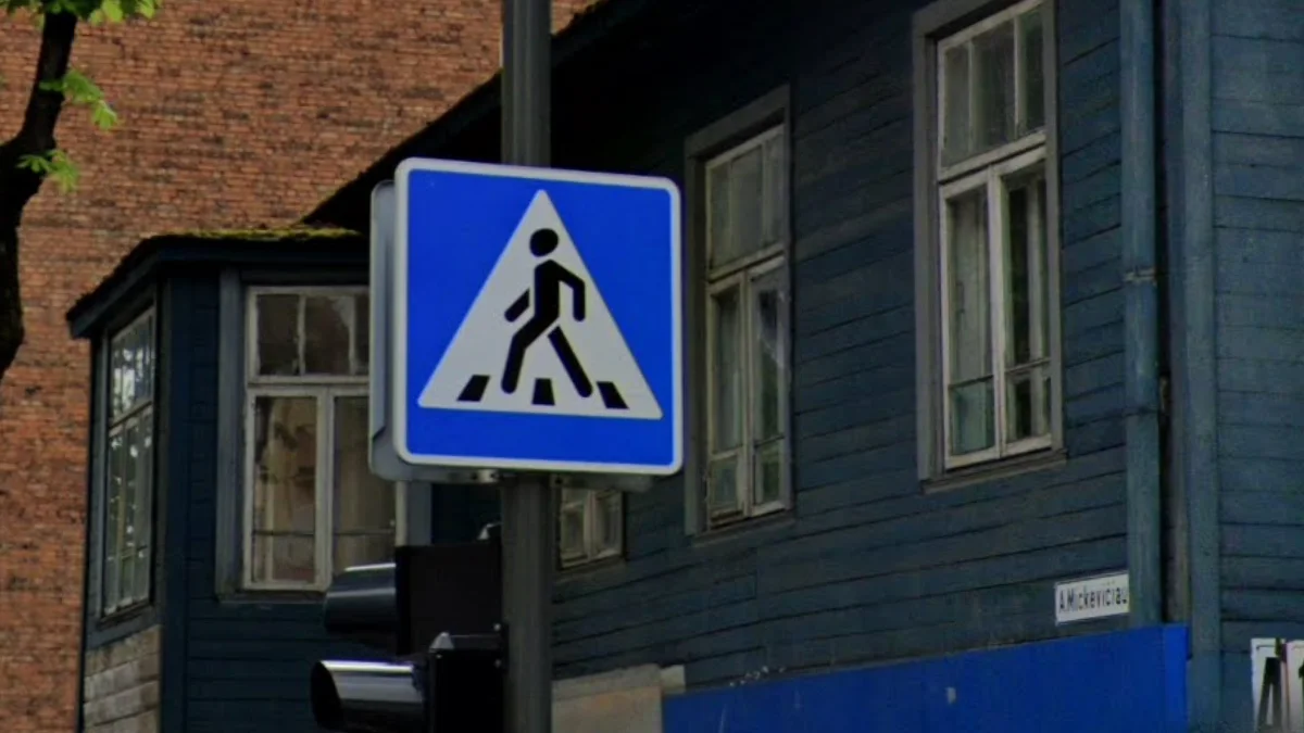 三條紋行人標誌