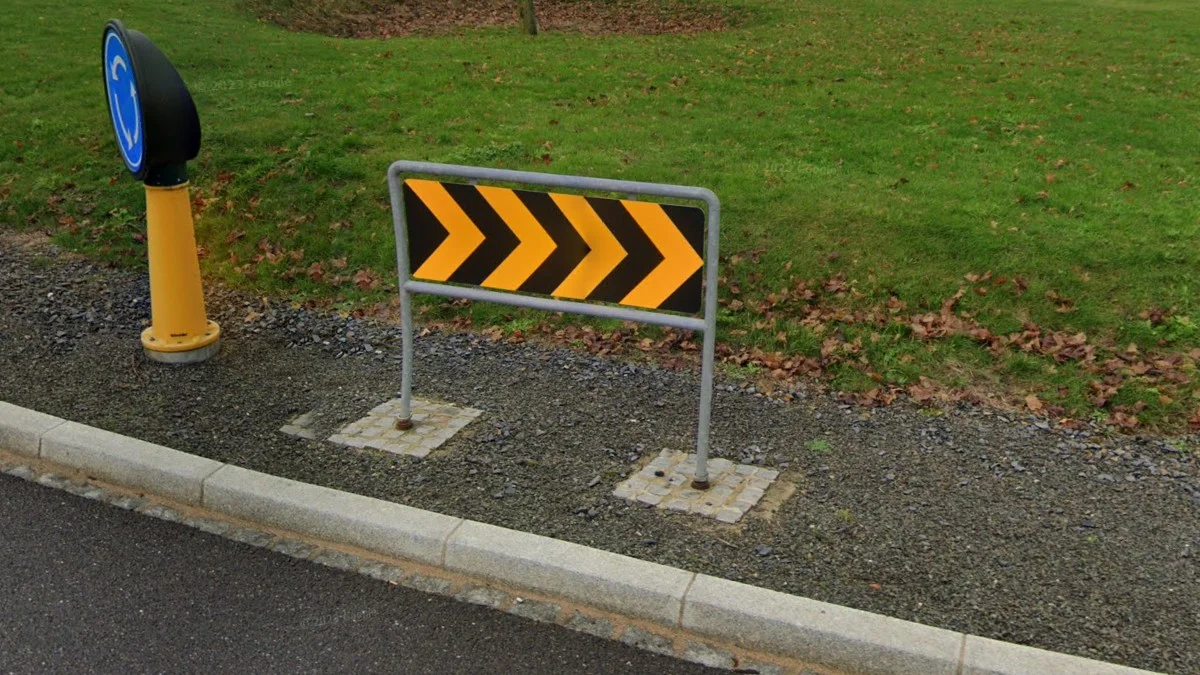 道路設施上的方正框架