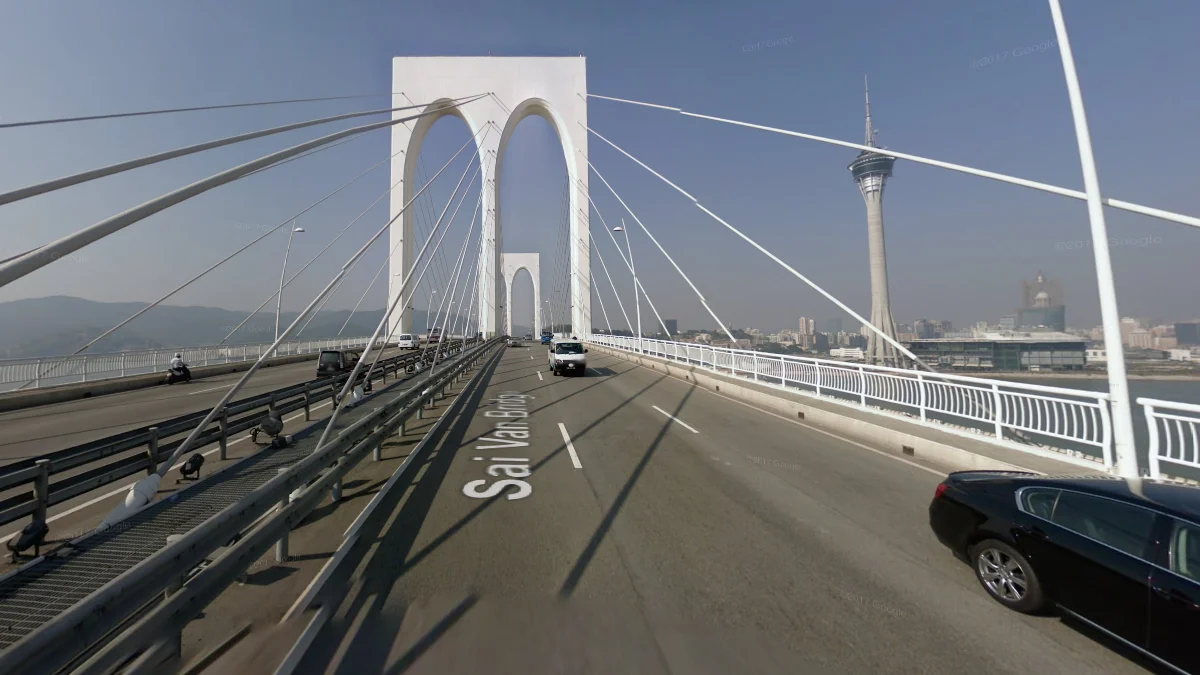 西灣大橋立方體拱門塔樓