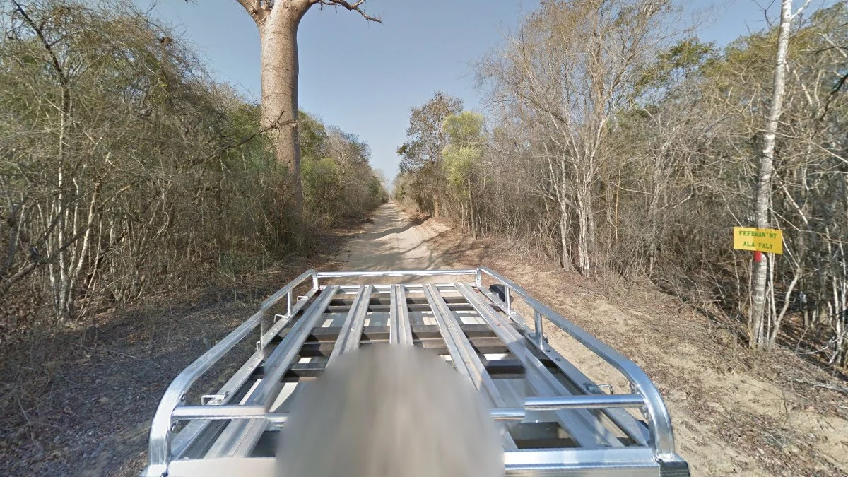 RN8銀色車頂行李架