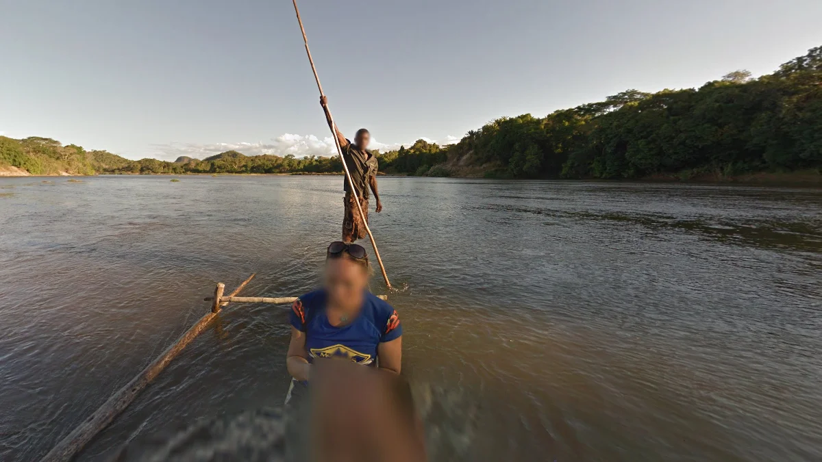 Sambirano河兩人船隻