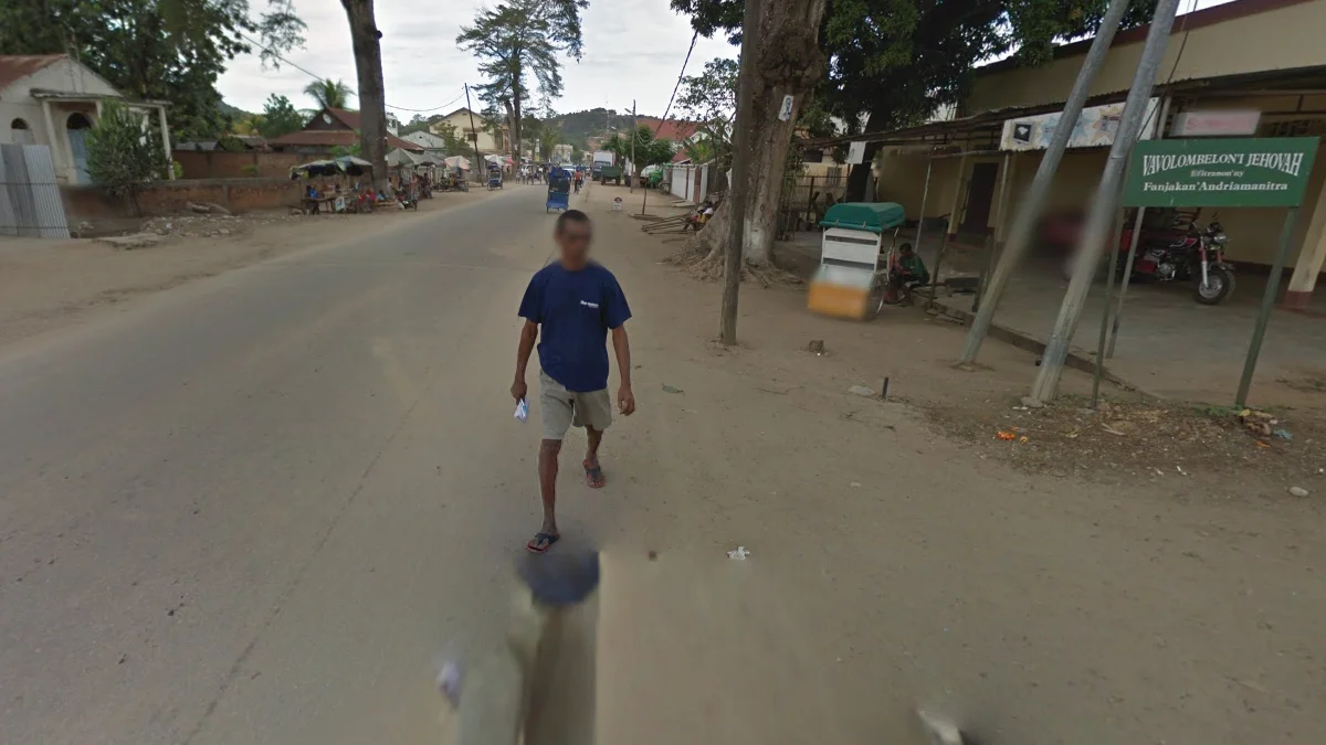 Ambanja深藍T恤徒步者