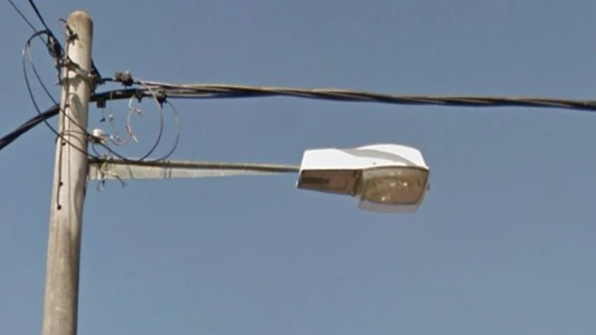 半島三角形金屬支撐燈柱