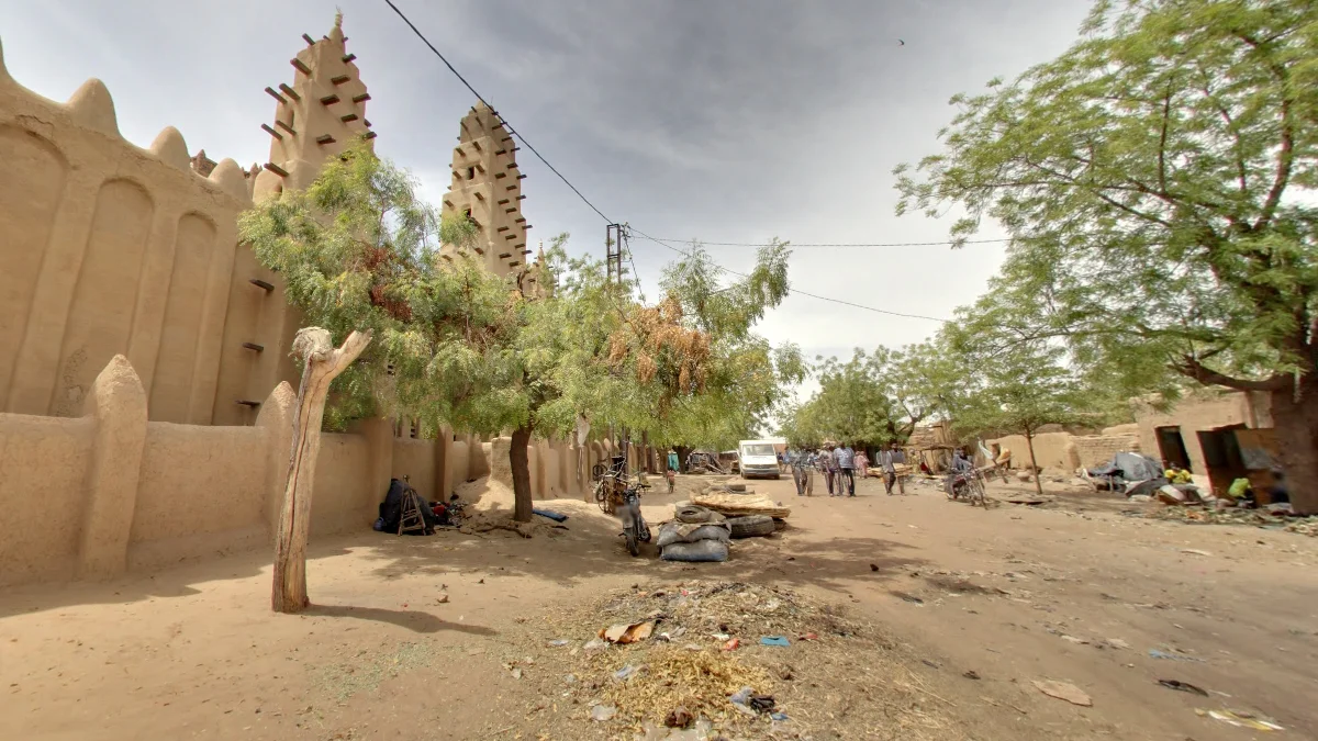尼奧諾清真寺周邊繁忙區域