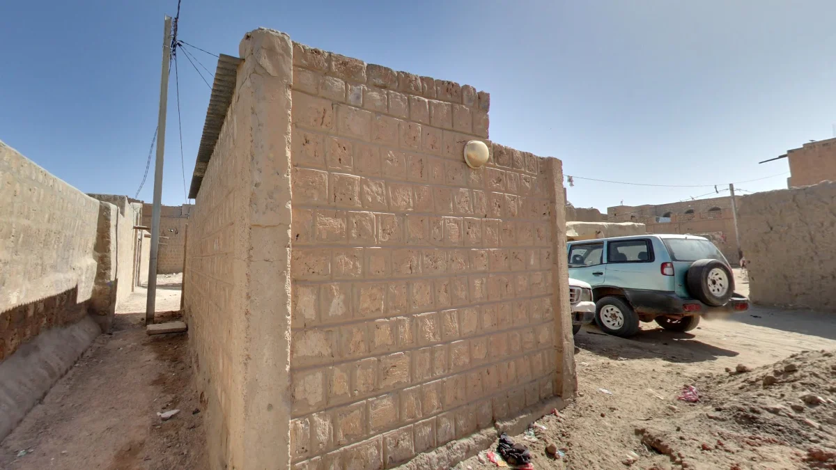 西迪葉海亞清真寺周圍的麵包狀瓷磚