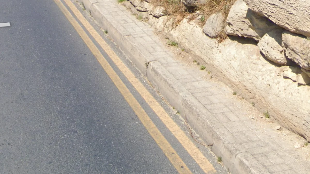 馬爾他獨特的雙黃線禁停標線