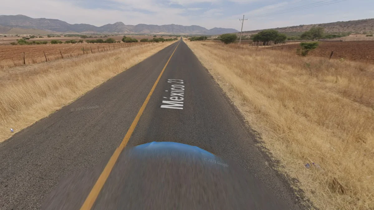 墨西哥單條不間斷黃色中線